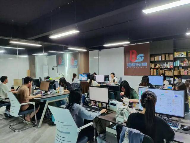潮汕小伙5000元起家，睡地板拼出工廠與門(mén)店王國(guó)